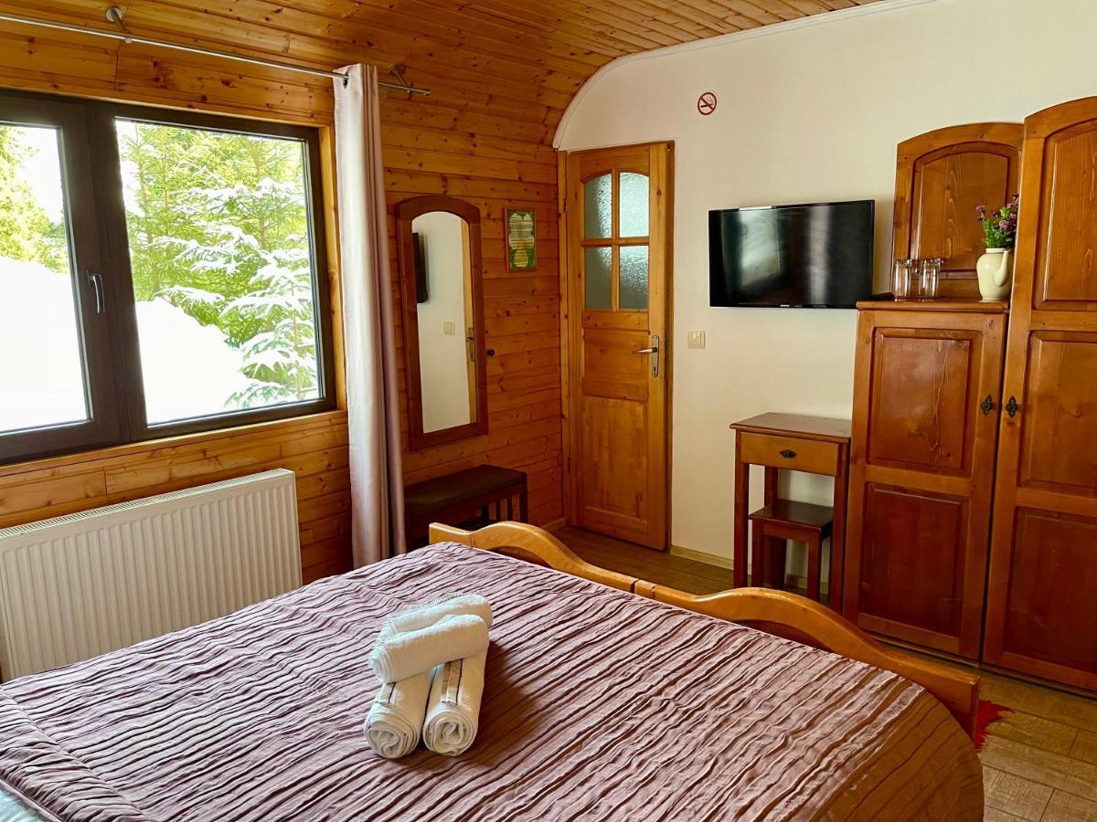 Cabana Cota 1000 อาริเอเชนิ ภายนอก รูปภาพ
